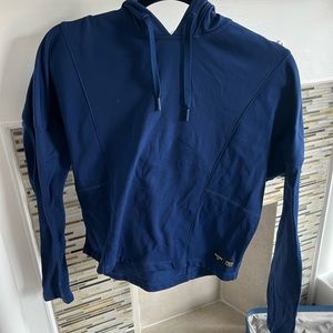 Rhône cropped blue sweater